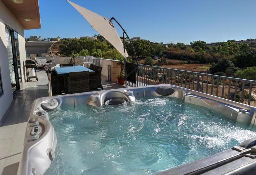 Stunning Views 4 Bedrooms Penthouse In Marsaxlokk