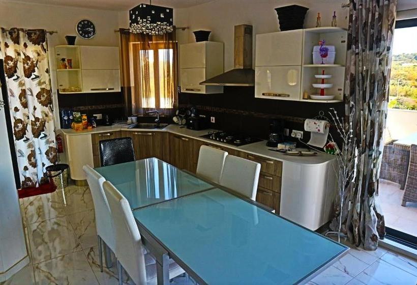 Stunning Views 4 Bedrooms Penthouse In Marsaxlokk