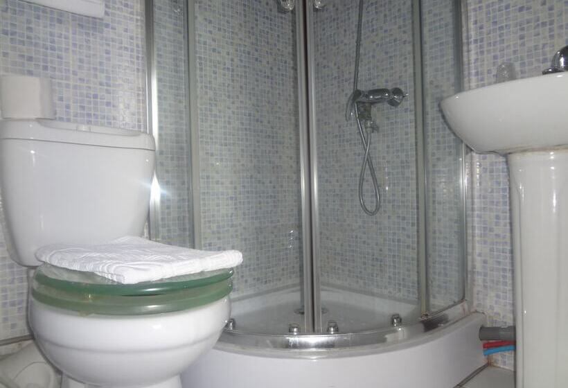 Rev Hotel Coignières