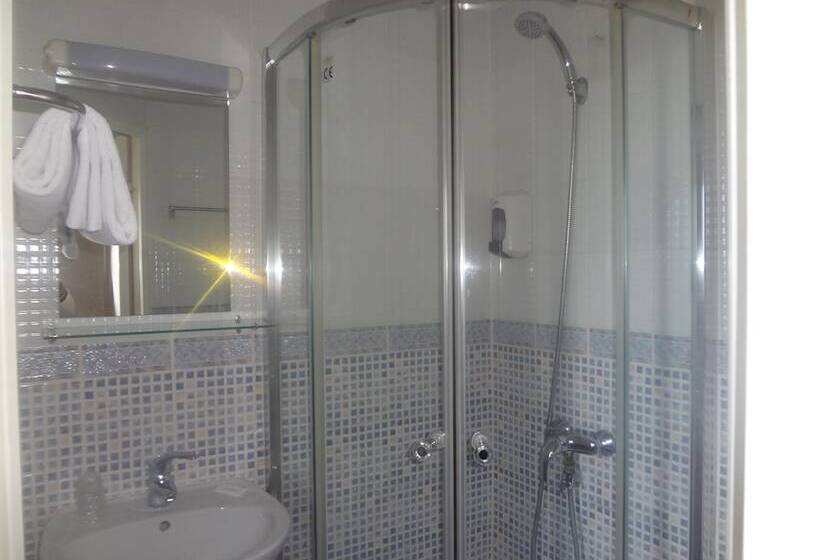 Rev Hotel Coignières