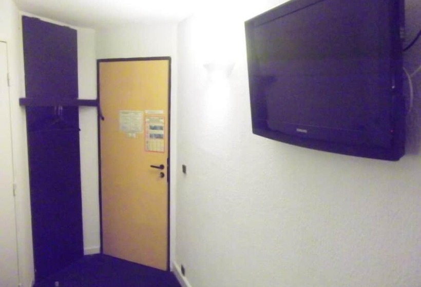 Rev Hotel Coignières