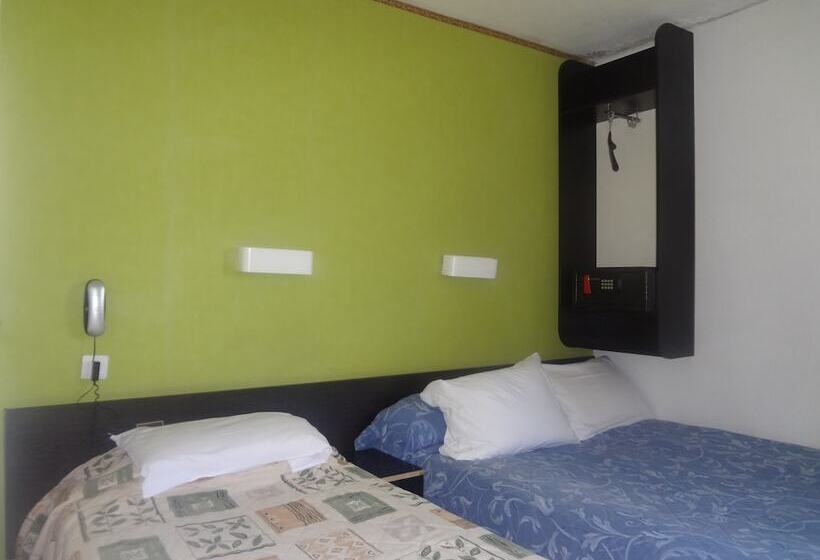 Rev Hotel Coignières