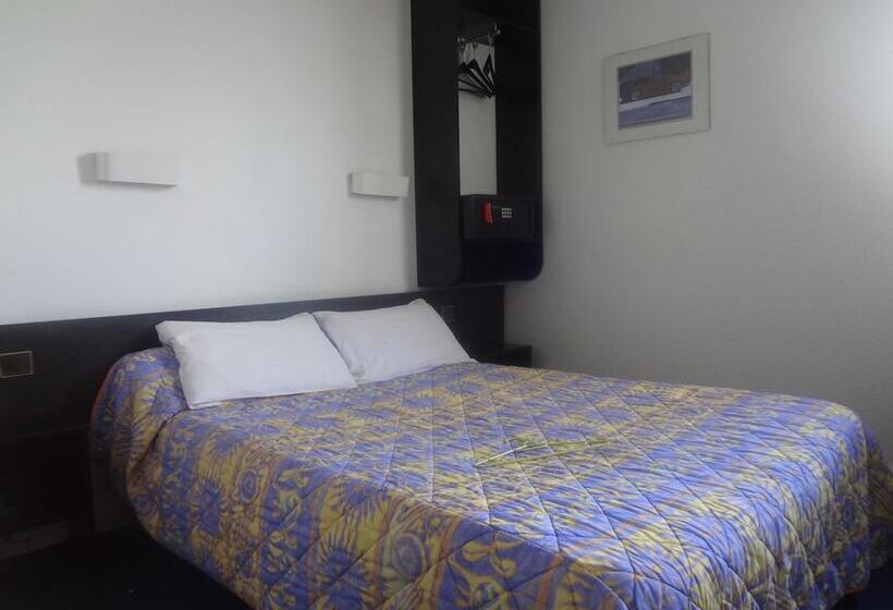 Rev Hotel Coignières