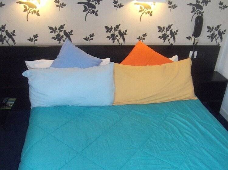 Rev Hotel Coignières