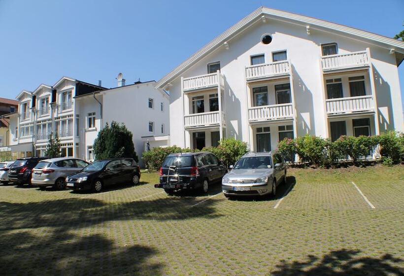 R&r Hotel Strandallee