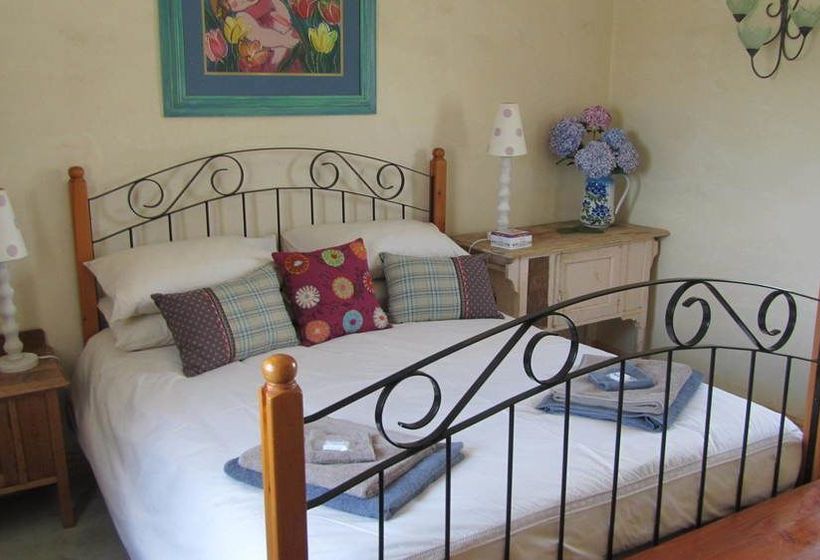 Seven Oaks Vineyard Cottages