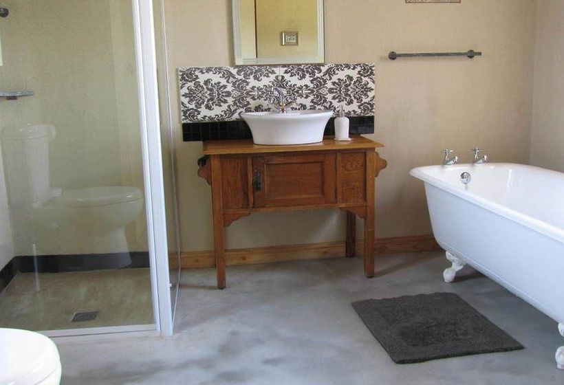 Seven Oaks Vineyard Cottages