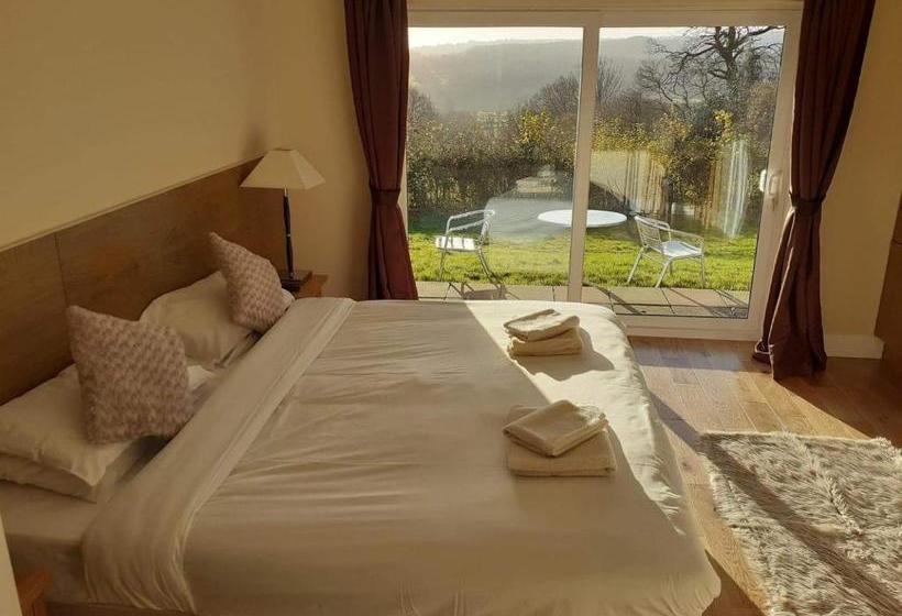 The Bear Inn And Burwash Motel