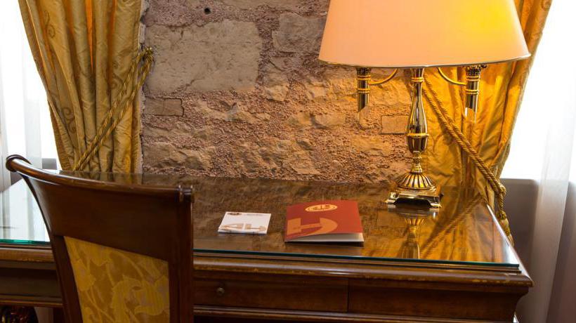 هتل Alexios Luxury