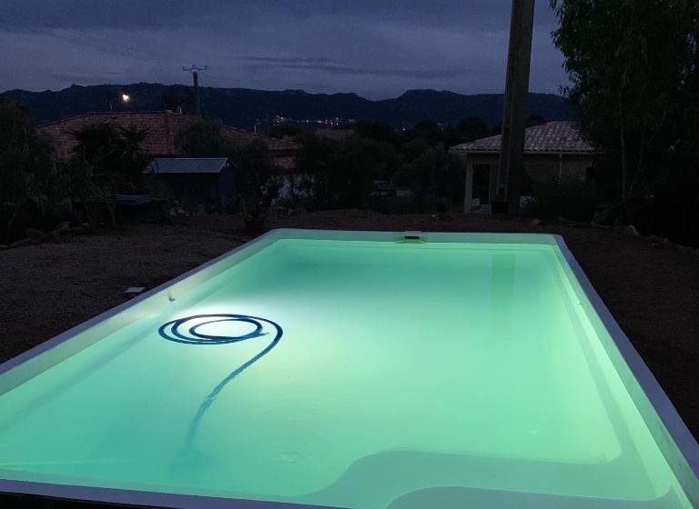 ベッドアンドブレックファースト Caseddu Di Chjarastella