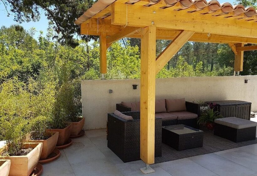 مبيت وإفطار Chambres D Hotes Au Pays De Fayence