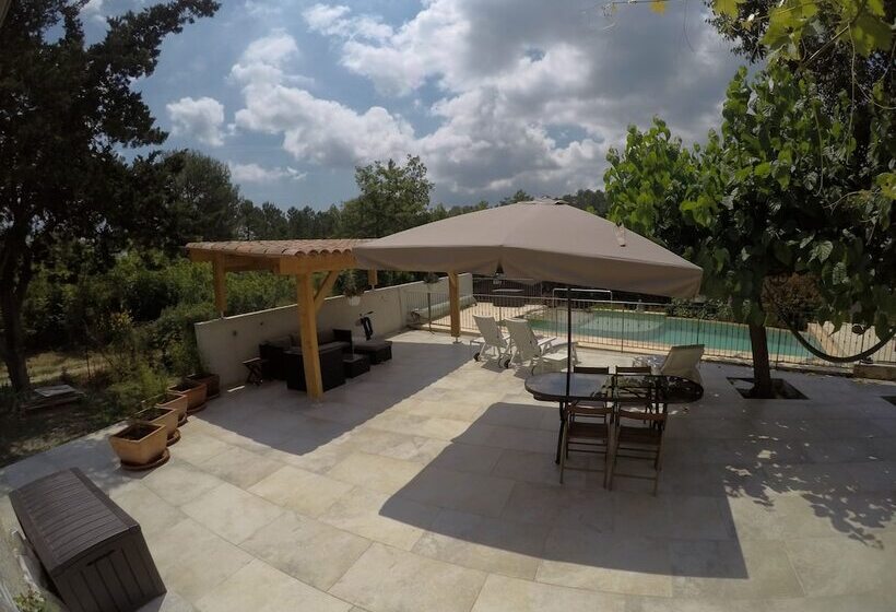 مبيت وإفطار Chambres D Hotes Au Pays De Fayence