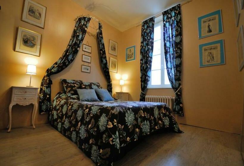 مبيت وإفطار Chambres Et Table D Hôtes Le Jardin De Tesse