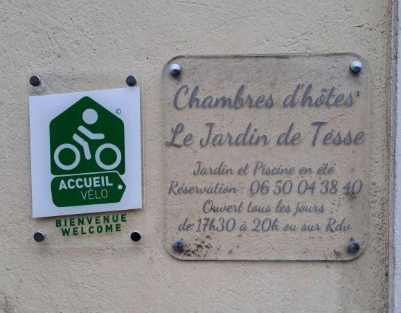 مبيت وإفطار Chambres Et Table D Hôtes Le Jardin De Tesse