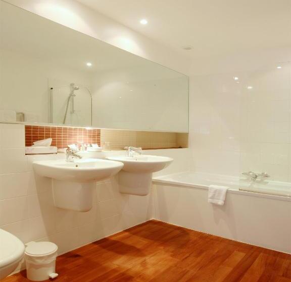 مبيت وإفطار Château De La Prade