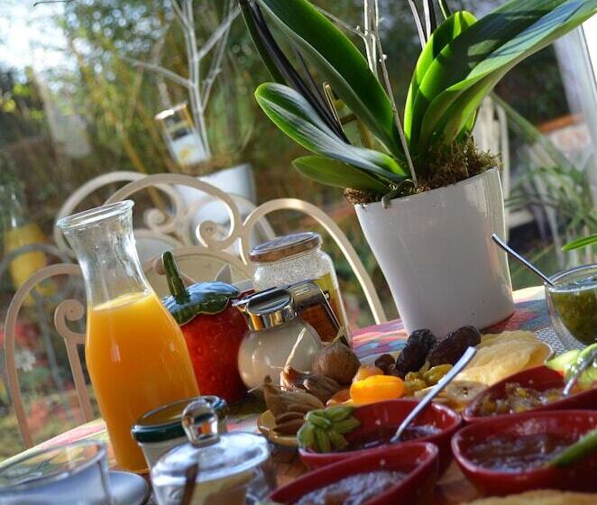 ベッドアンドブレックファースト Couette Et Cafe Creme