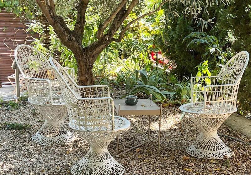 تختخواب و صبحانه Maison Douce Arles