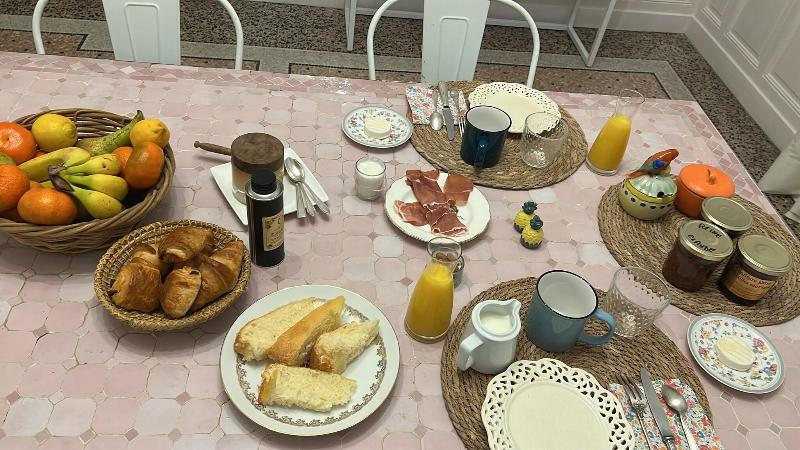 تختخواب و صبحانه Maison Douce Arles