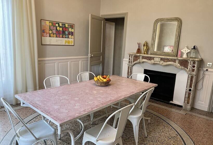 تختخواب و صبحانه Maison Douce Arles