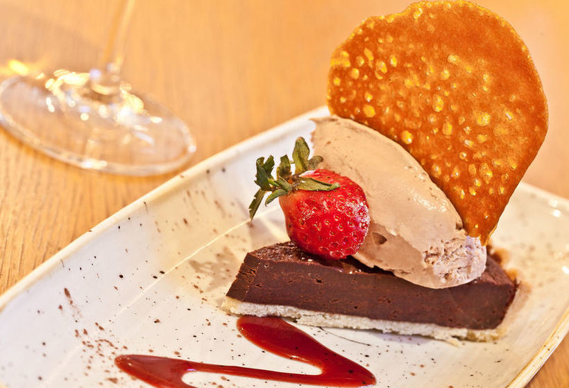 مبيت وإفطار The Log House