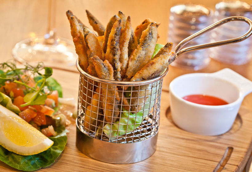 مبيت وإفطار The Log House