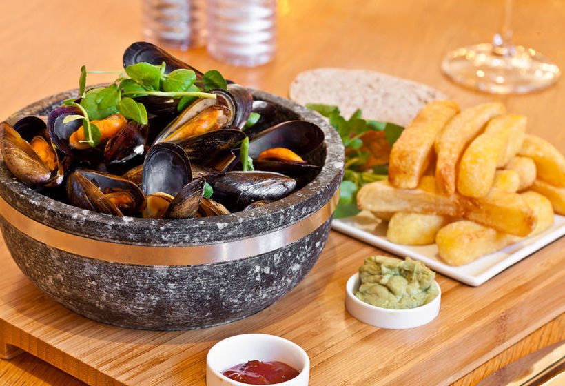 مبيت وإفطار The Log House