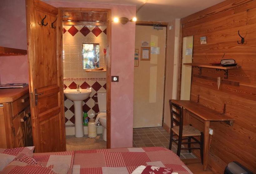 فندق Chalet Des Touristes