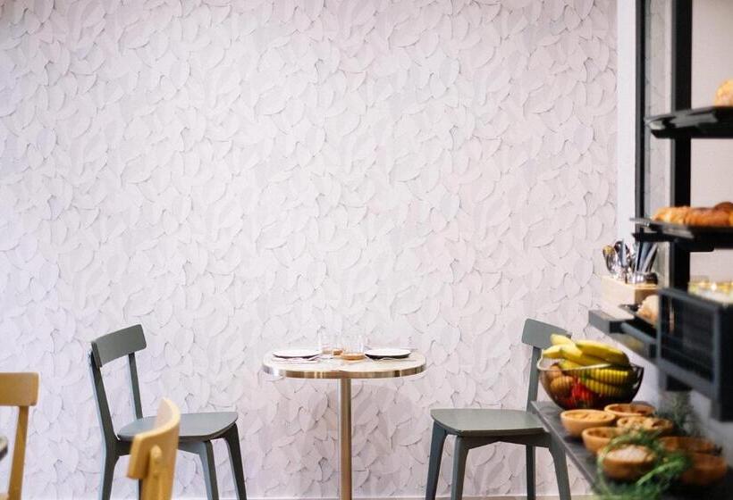 Отель Hôtel De La Plage