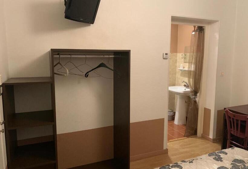 Отель Hôtel Le Cosy