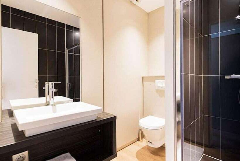 Отель Hôtel Les Poteaux Carrés