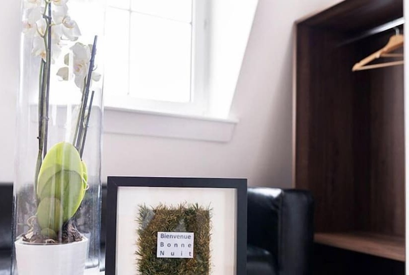 Отель Hôtel Les Poteaux Carrés