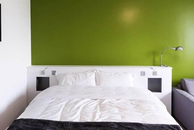 Отель Hôtel Les Poteaux Carrés