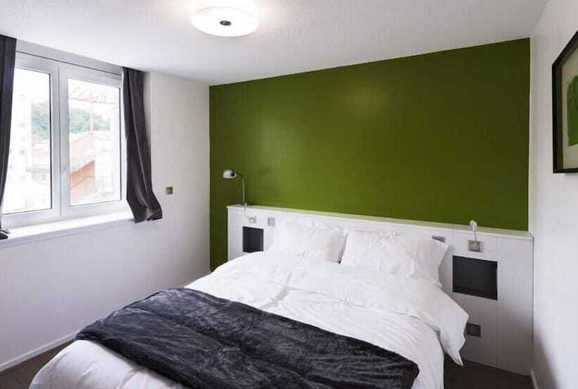 Отель Hôtel Les Poteaux Carrés