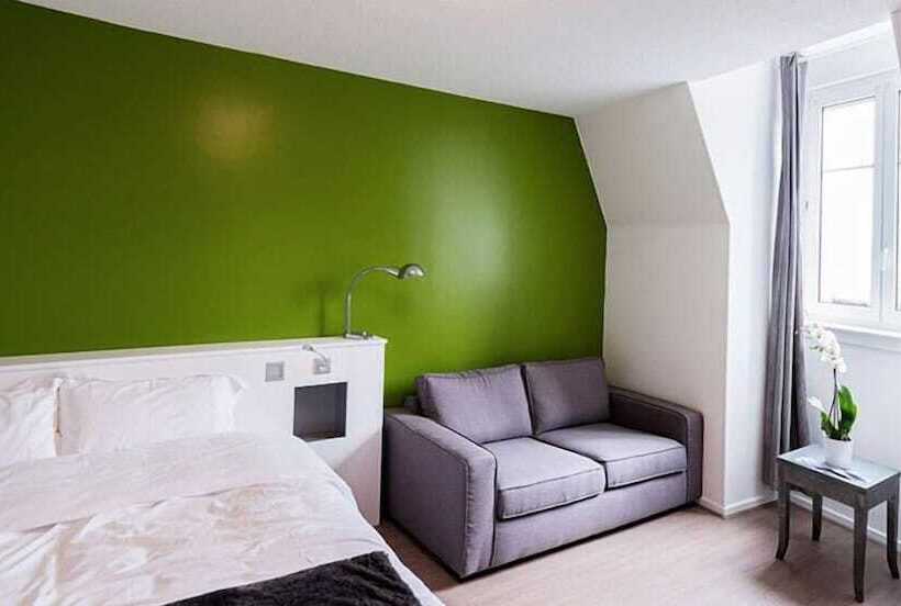 Отель Hôtel Les Poteaux Carrés