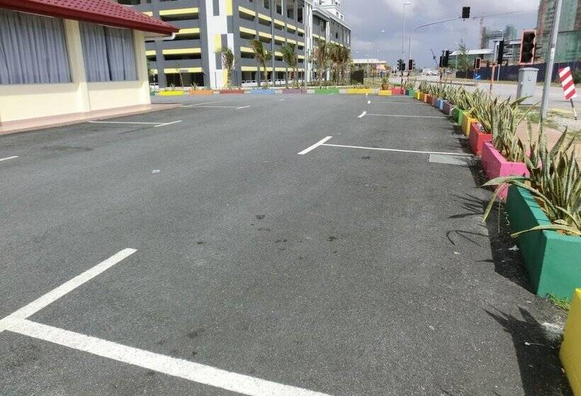 فندق K T Beach Resort