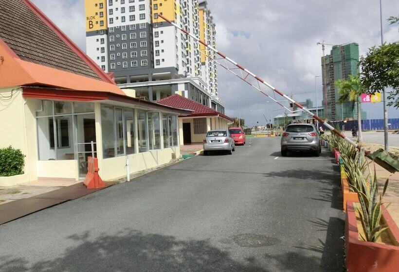 فندق K T Beach Resort