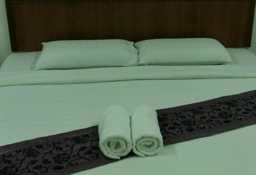 فندق K T Beach Resort