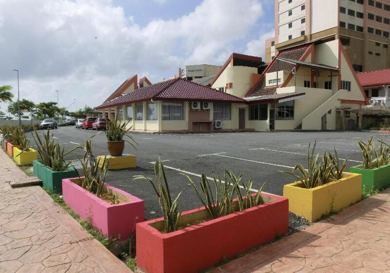 فندق K T Beach Resort