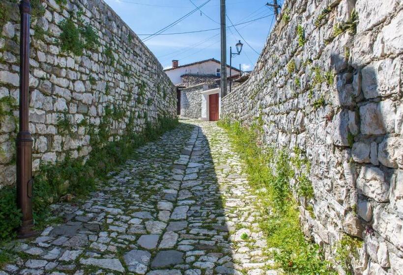 בית מלון כפרי Kalaja