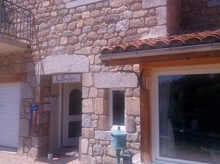 בית מלון כפרי Le Boufadou