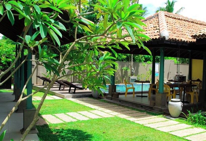 Отель The Chariot Hikkduwa Resort