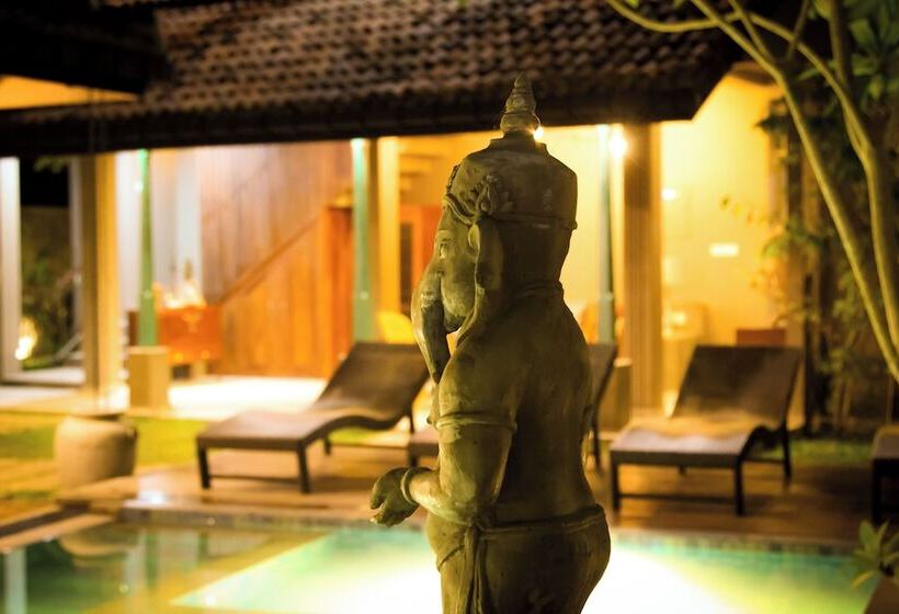 Отель The Chariot Hikkduwa Resort