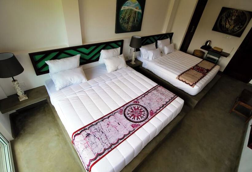 Отель The Chariot Hikkduwa Resort