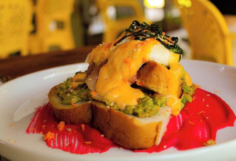 Отель The Chariot Hikkduwa Resort