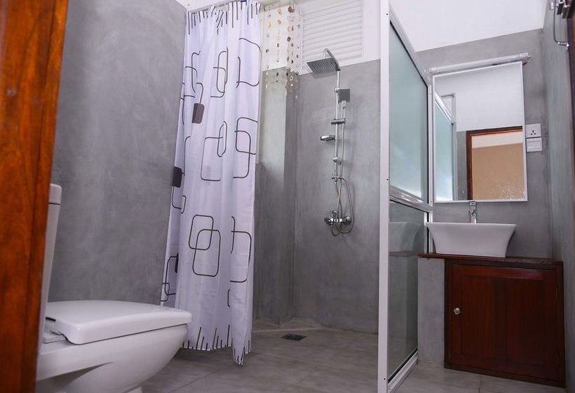 بنسيون New Shangrela Beach Resort