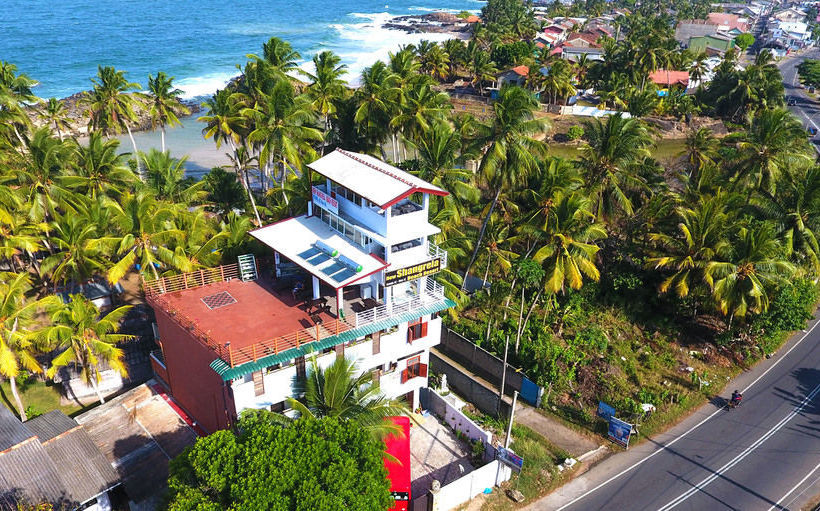 بنسيون New Shangrela Beach Resort