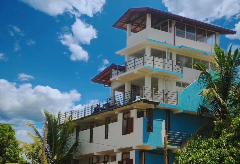 بنسيون New Shangrela Beach Resort