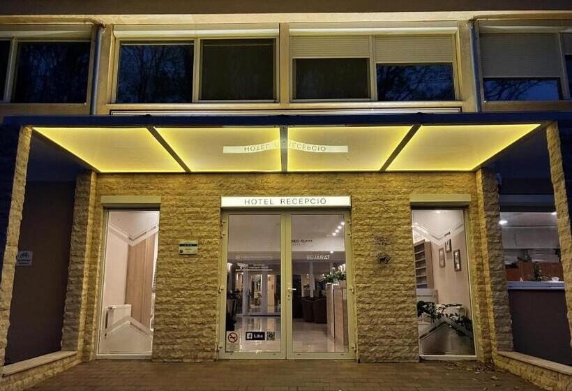 öreg Tó Youth Hostel