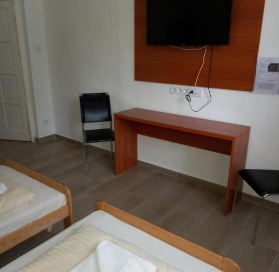 öreg Tó Youth Hostel