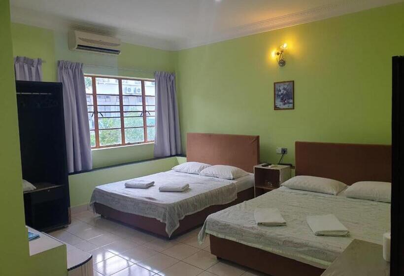 הוסטל Borneo Gaya Lodge